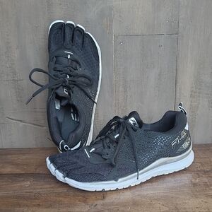 Fila Skele-toes Running Shoes Men's sz 9.5 Black/White Athletic Shoes